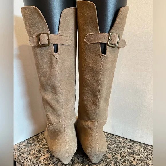Coastal Cowgirl - Steve Madden - Taupe Suede Boots - 10 - Picture 4 of 12